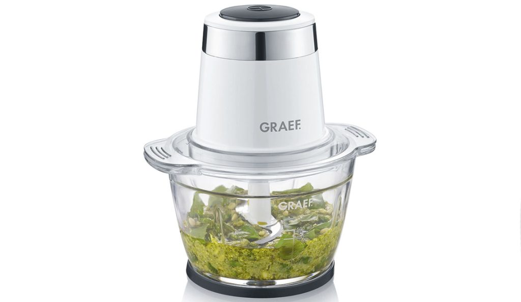 Foodprocessor zelfgemaakte pesto